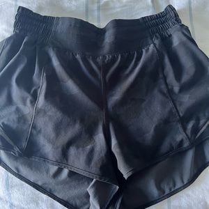 Lululemon hotty hot high rise 2.5 in